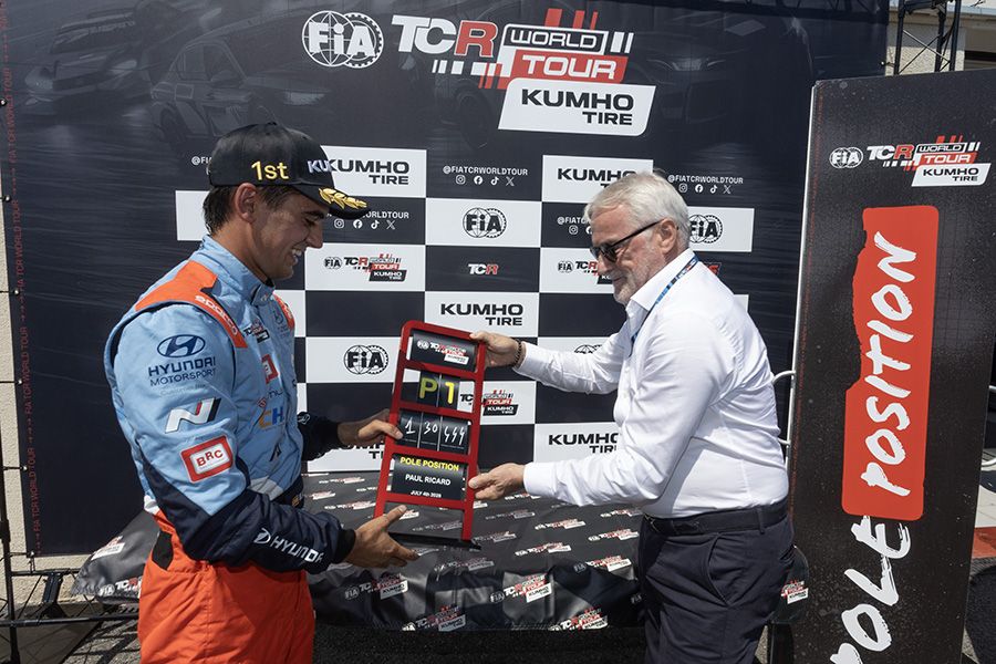 Mikel Azcona: “The car balance was mega!”