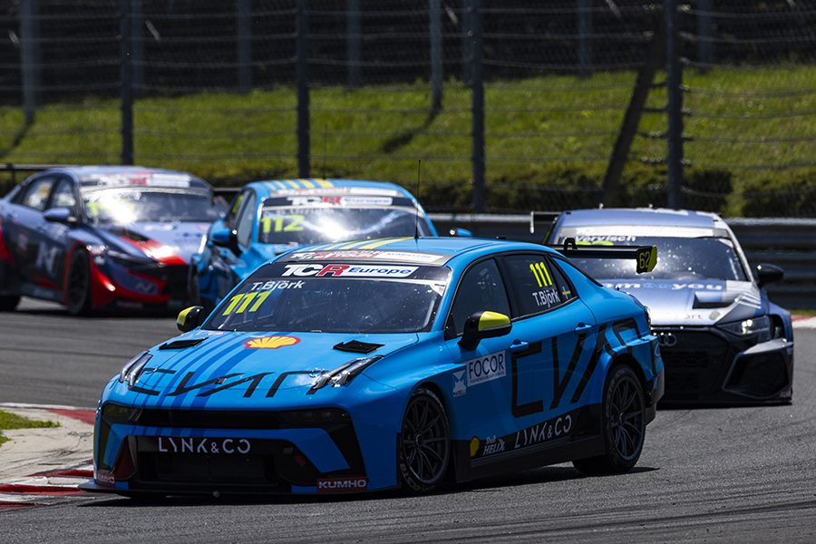 Bj&ouml;rk claims his first Kumho TCR World Tour win in Hungary