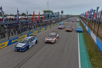 Thed Bj&ouml;rk scores victory in frantic second race at El Pinar