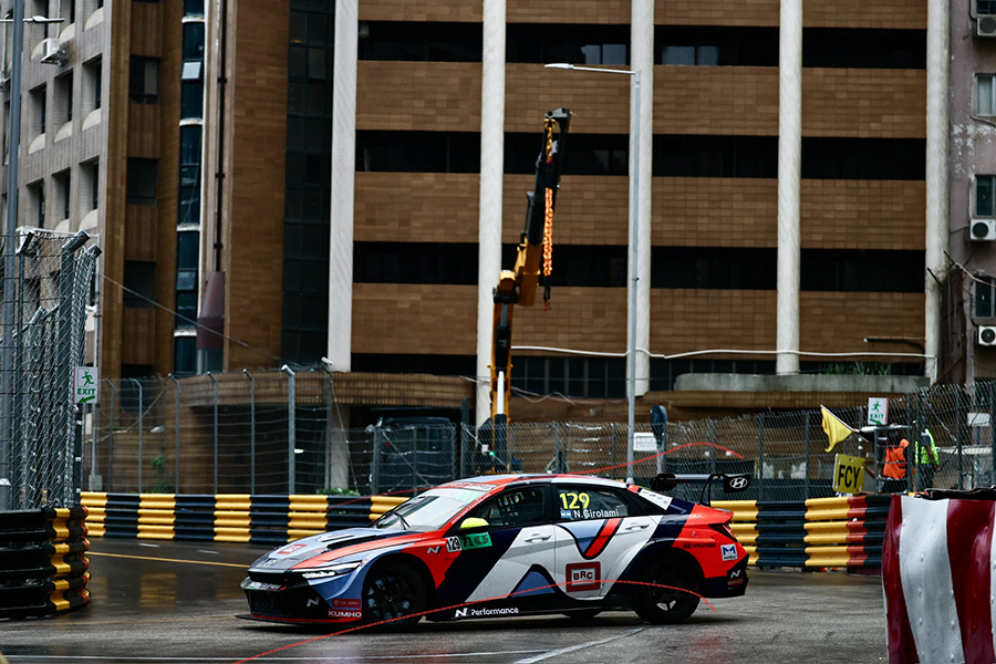 N&eacute;stor Girolami sets the fastest lap in Macau&rsquo;s wet Practice 1