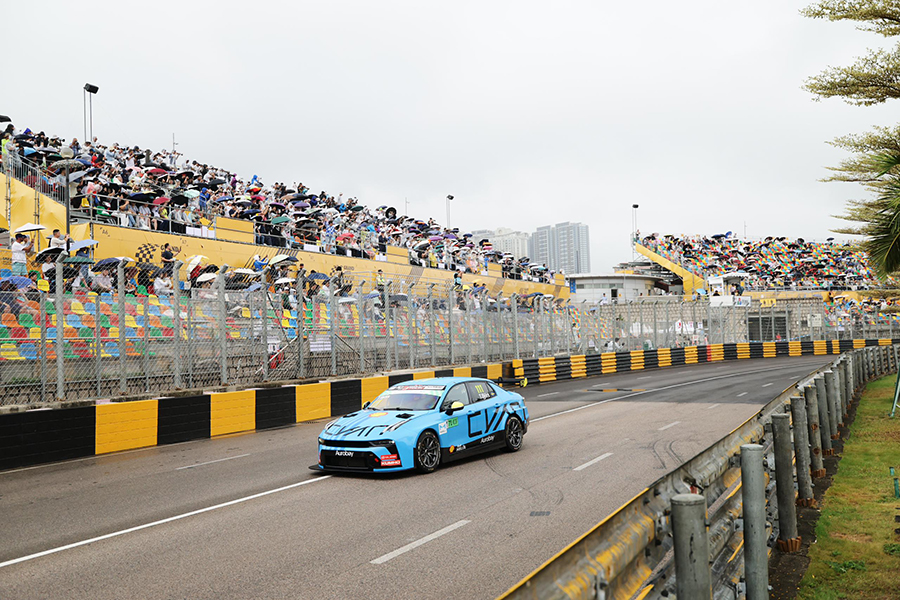 Bj&ouml;rk scores critical pole position in dramatic Macau qualifying