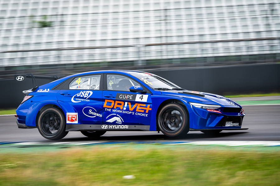 Two Hyundai cars for JSB Comp&eacute;tition in the Spanish event