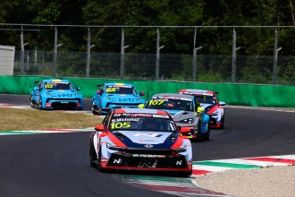 Norbert Michelisz secures victory in a race of attrition at Monza