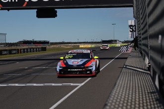 Girolami leads an Argentine 1-2-3 in Race 2 at The Bend