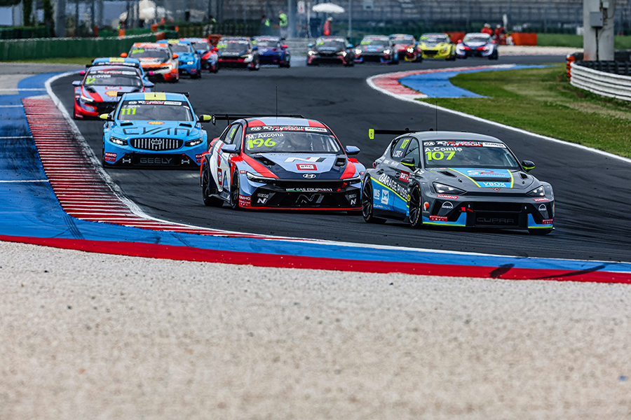 Kumho FIA TCR World Tour and TCR Spain together in Valencia