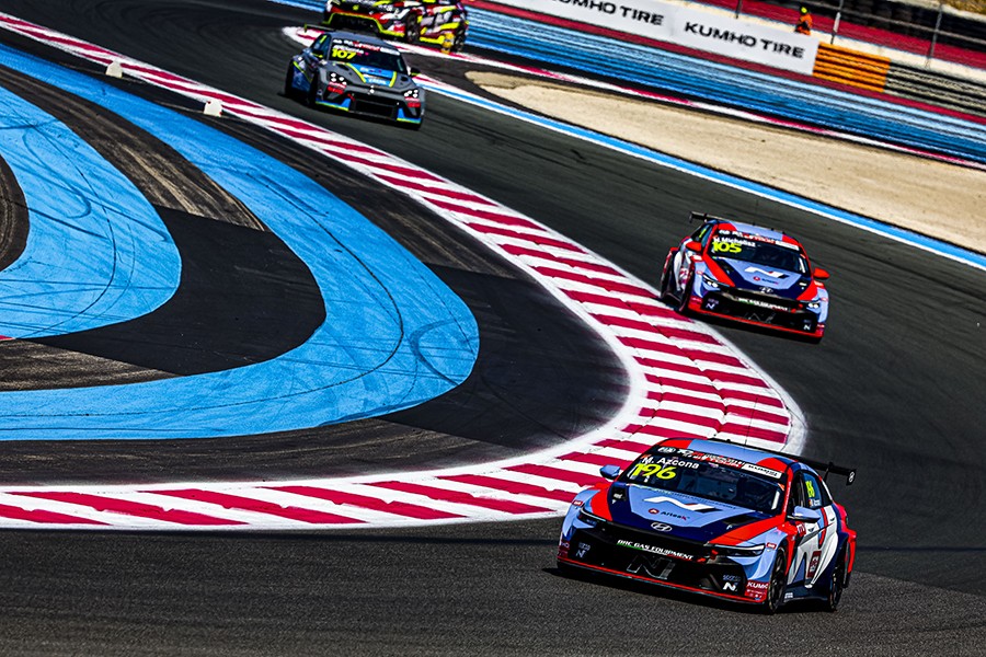 Mikel Azcona grabs the pole position at Paul Ricard
