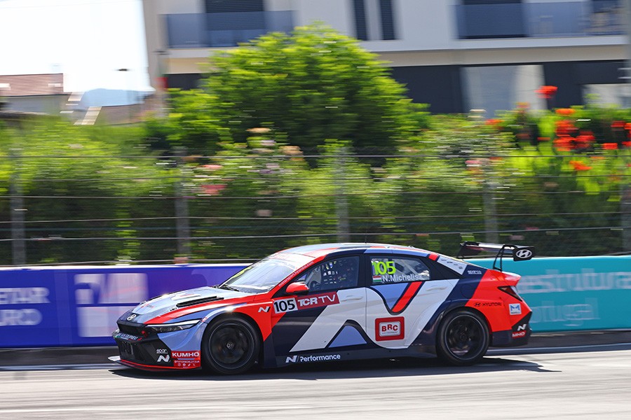 Michelisz ahead of Urrutia in the first practice at Vila Real