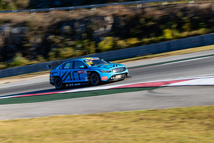 Engine change penalties for Santiago Urrutia and Ma Qing Hua
