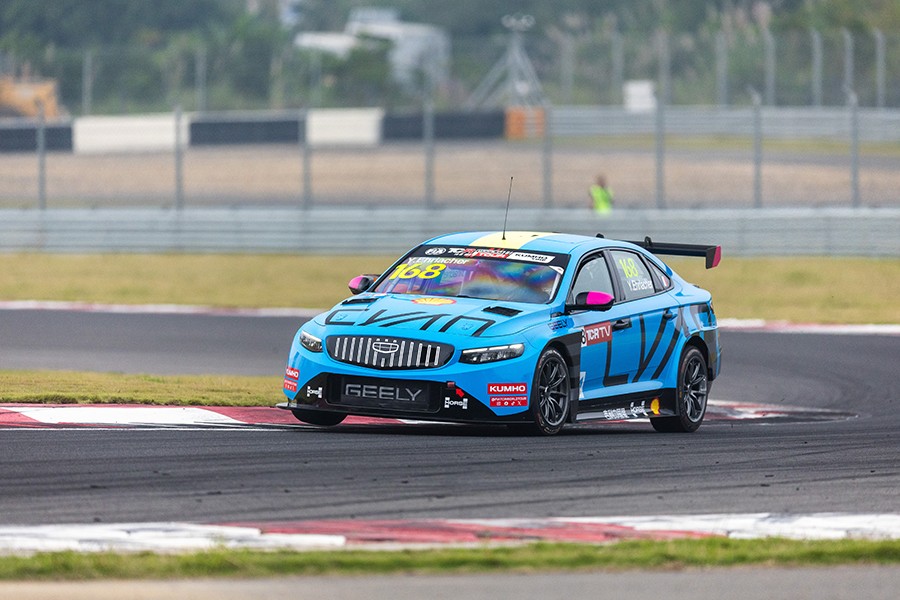 Vernay and Ehrlacher lead the practice sessions at Chengdu